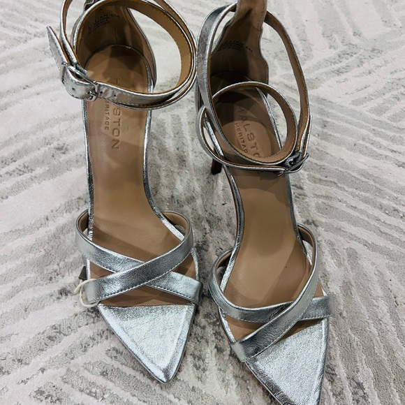 New Halston Heritage Lillian Metallic Silver Ankle Strap Sandal Size 6 - Picture 8 of 8